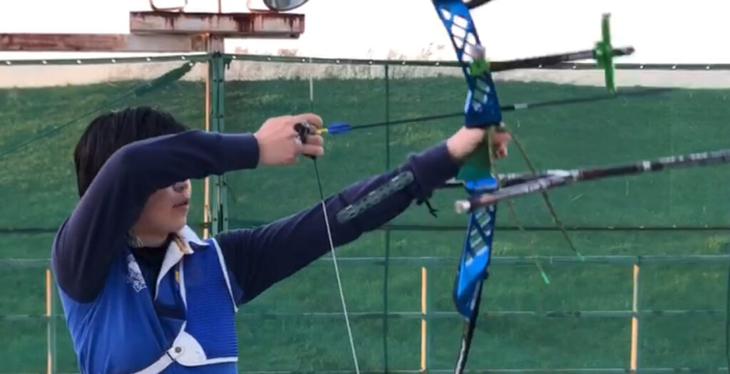 【アーチェリー】セットアップで肩が上がる原因と肩を下げる3つのコツを解説